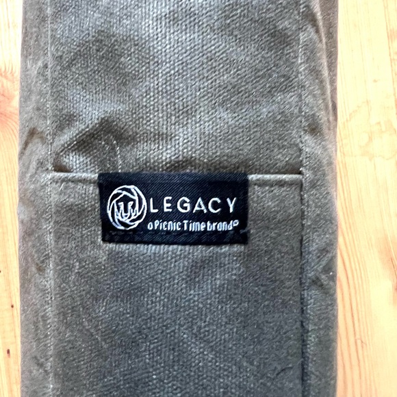 LEGACY - a Picnic Time Brand, 2 Bottle Insulated Wine Bag Cooler Good Condition - Picture 7 of 13